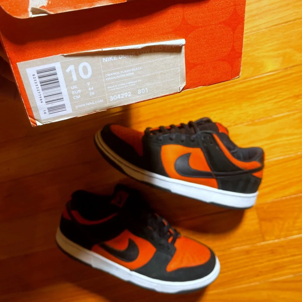 SOLD on the gram (@chillwillscloset) -Nike Pro B Dunk Low ”Flash” 2002 304292801 - Picture 5 of 11